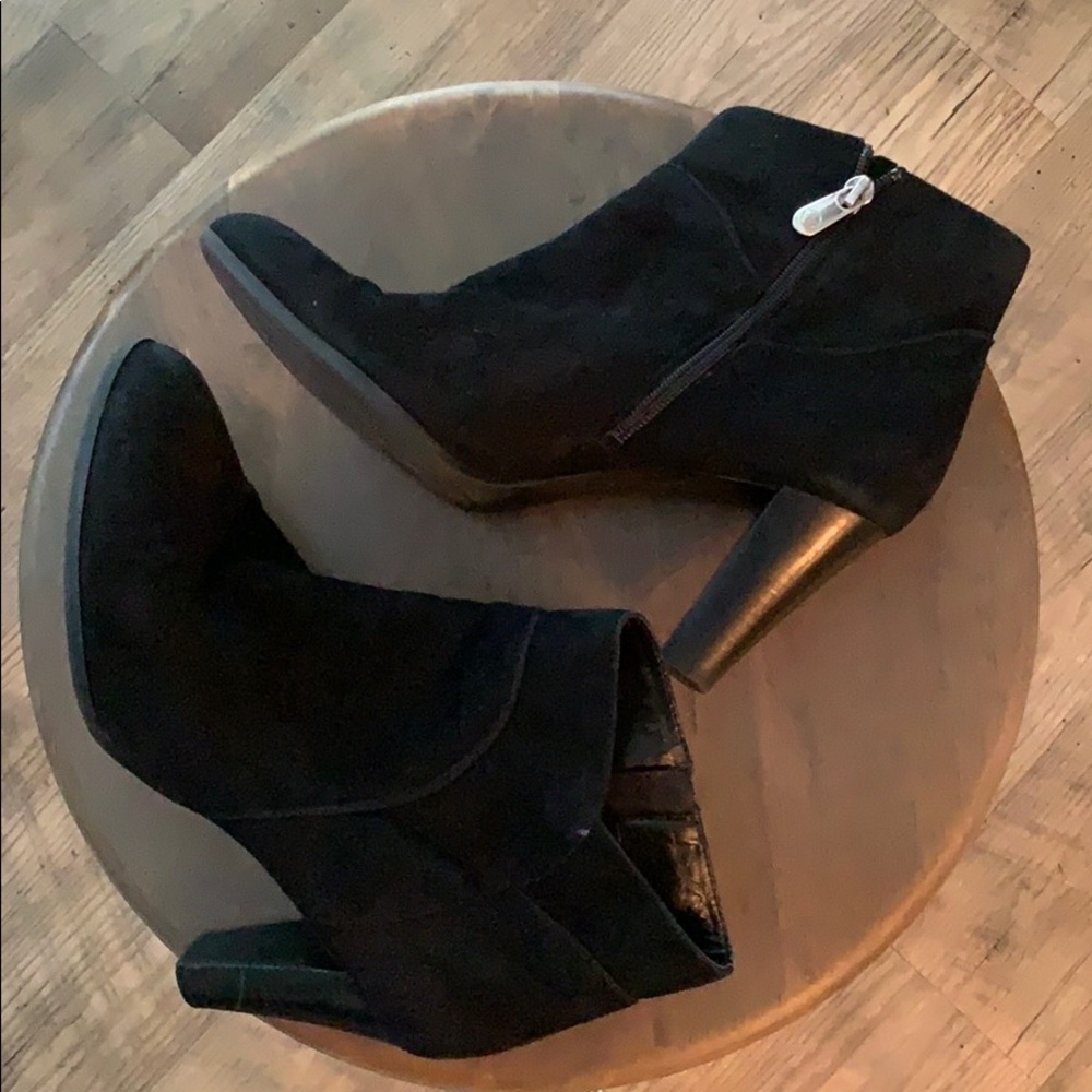 Adrienne Vittadini Tanae Black Suede Ankle Boots